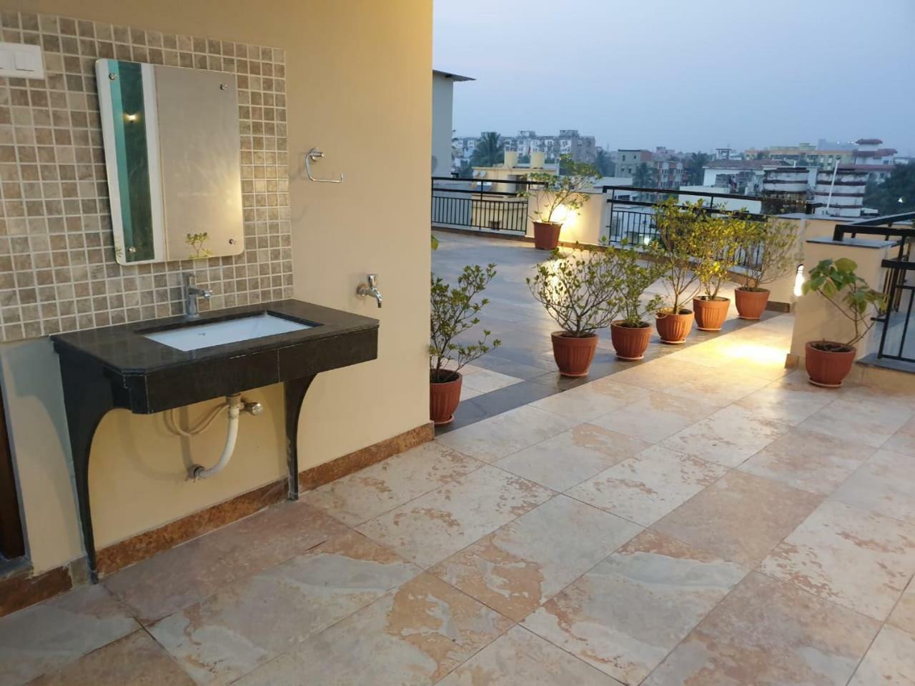 The Rooftop Cabana, A Homestay Bhubaneswar Buitenkant foto